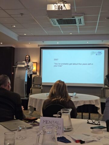 Mo Christie, vodteljica odnosa s pacijentima PBC Foundation predstavlja svoj put s PBC-om, PBC Summit 2026